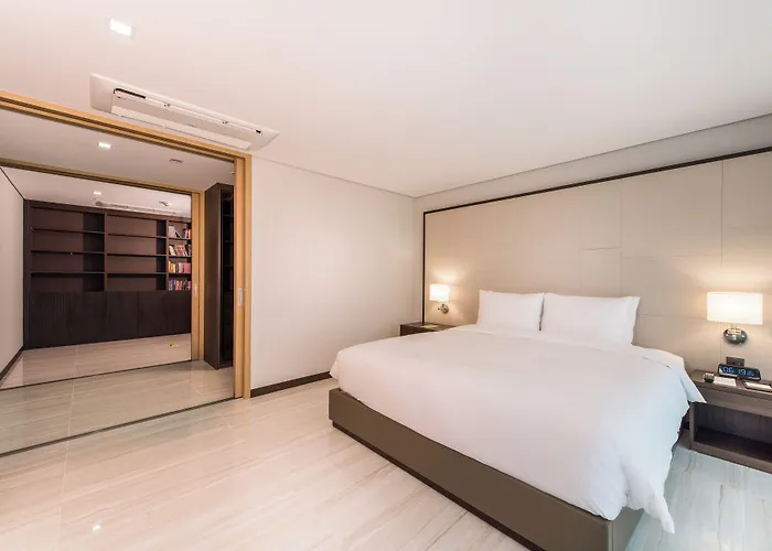 Hotel Ena Namdaemun 4*